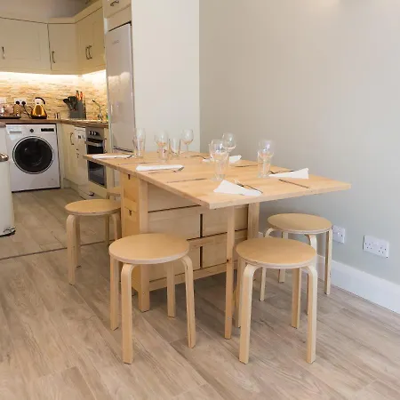 Newcastle Court Apartmán *